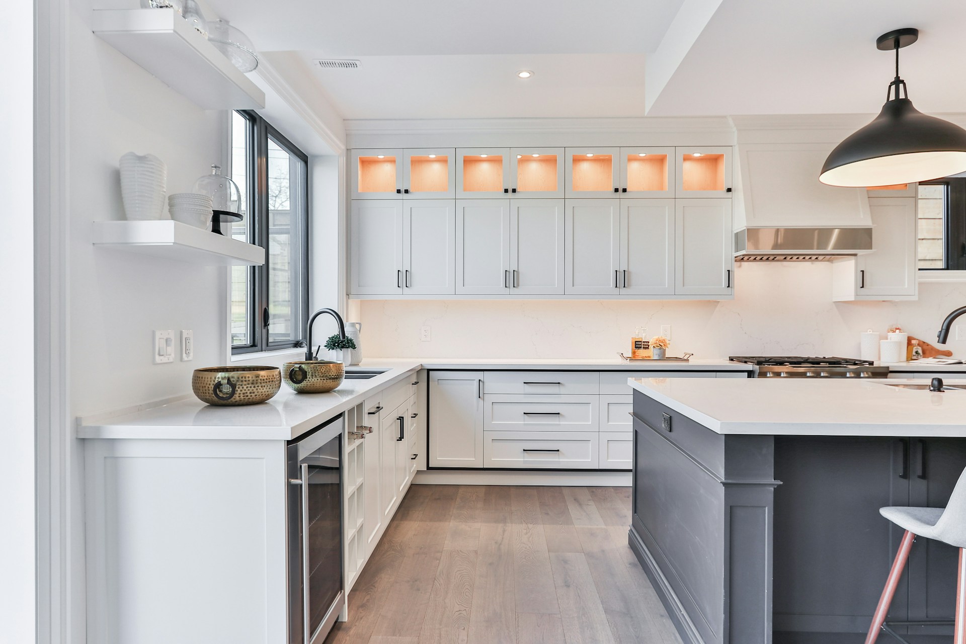 Luxury vinyl tile flooring for modern kitchens Luxury vinyl tile flooring for modern kitchens